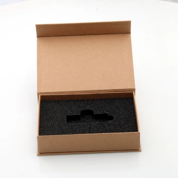 Brązowe, duże pudełko na pendrive drewniany